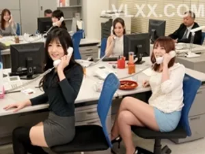 Anh cấp trên lên kế hoạch nện em cấp dưới chảnh chọe lười biếng, chỉ lo nhắn tin với bạn trai