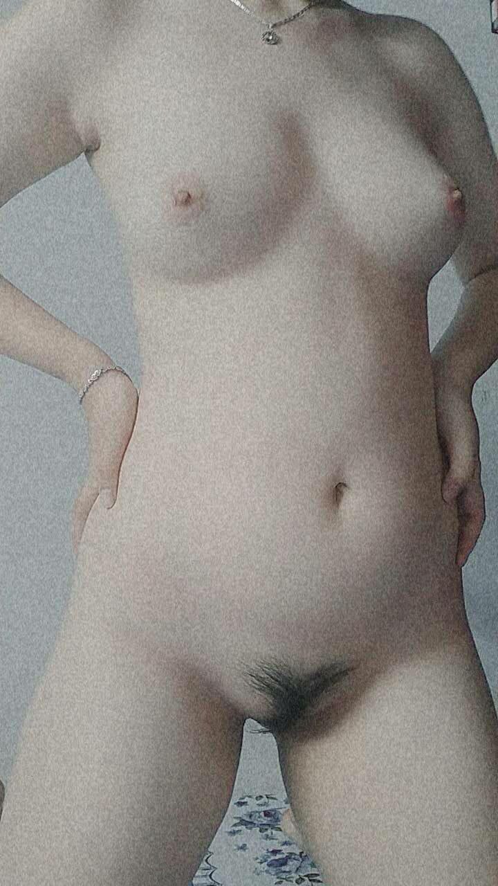 Người chồng lén dí cô người mẫu chụp ảnh nude cùng khi bà xã đang cạnh bên