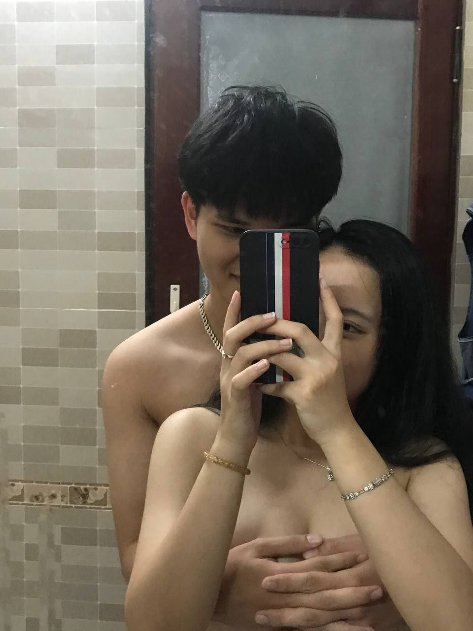 Vợ của con trai trừng phạt ông bố Anh xã già mất nết đến sống chung 1 tuần